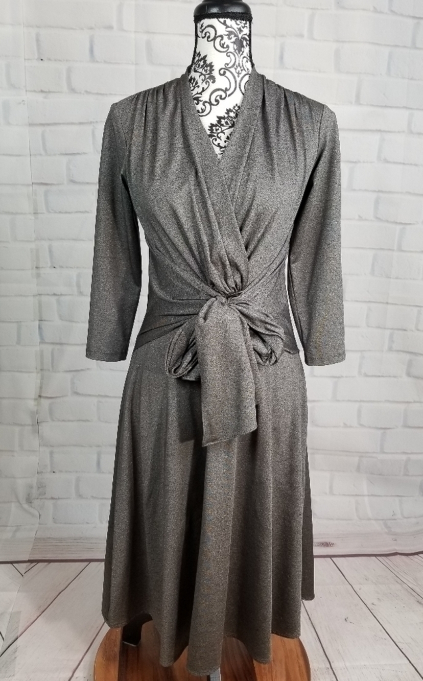 London Times size 4 long sleeve stretch knit dress